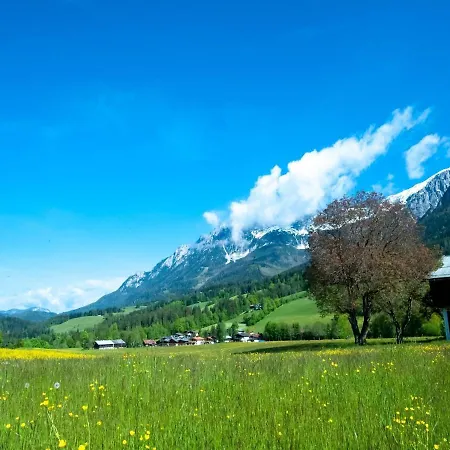 Snug In St Johann In Tyrol With Terrace 公寓
